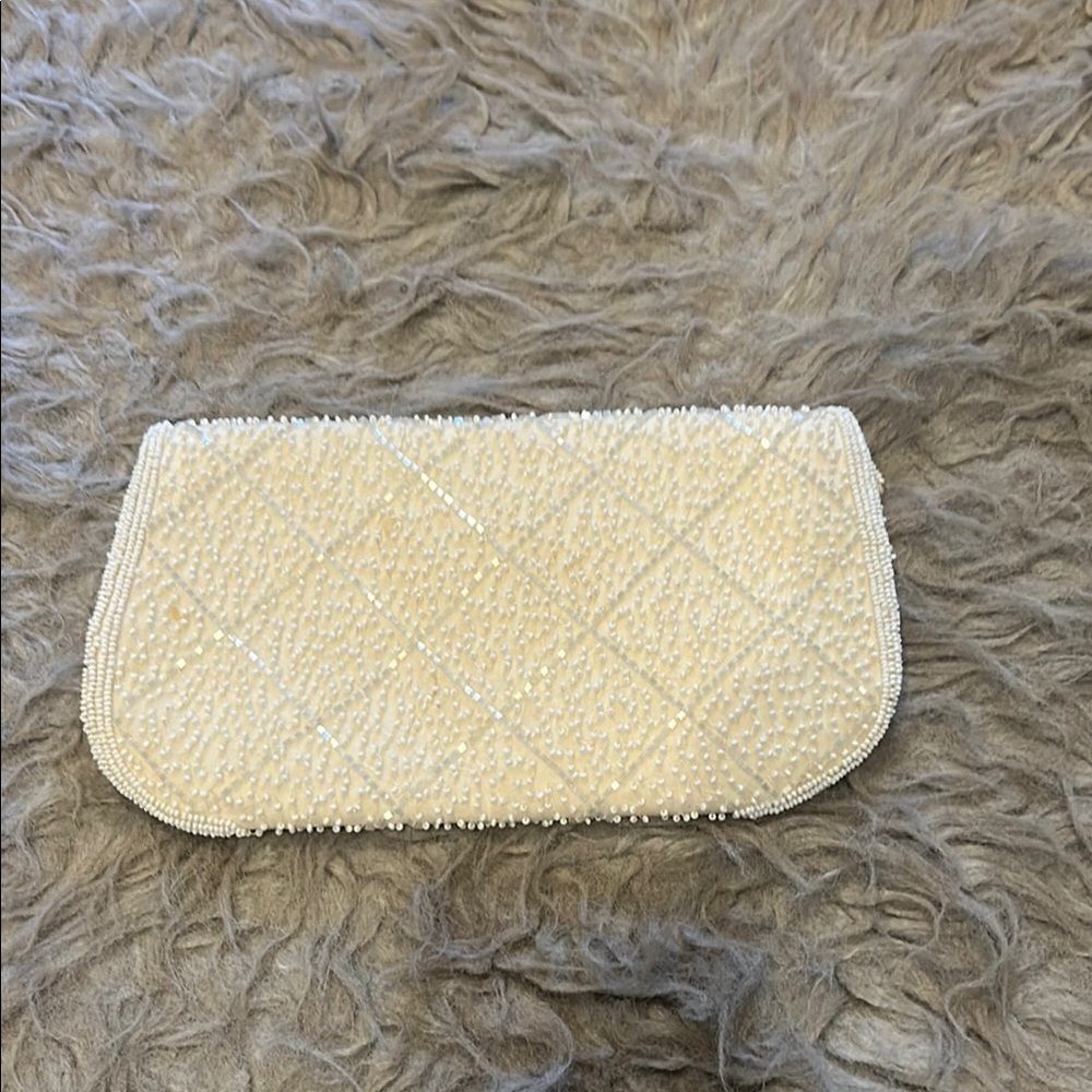 Elegant Vintage Cream And White‎ Beaded Clutch - Picture 5 of 10